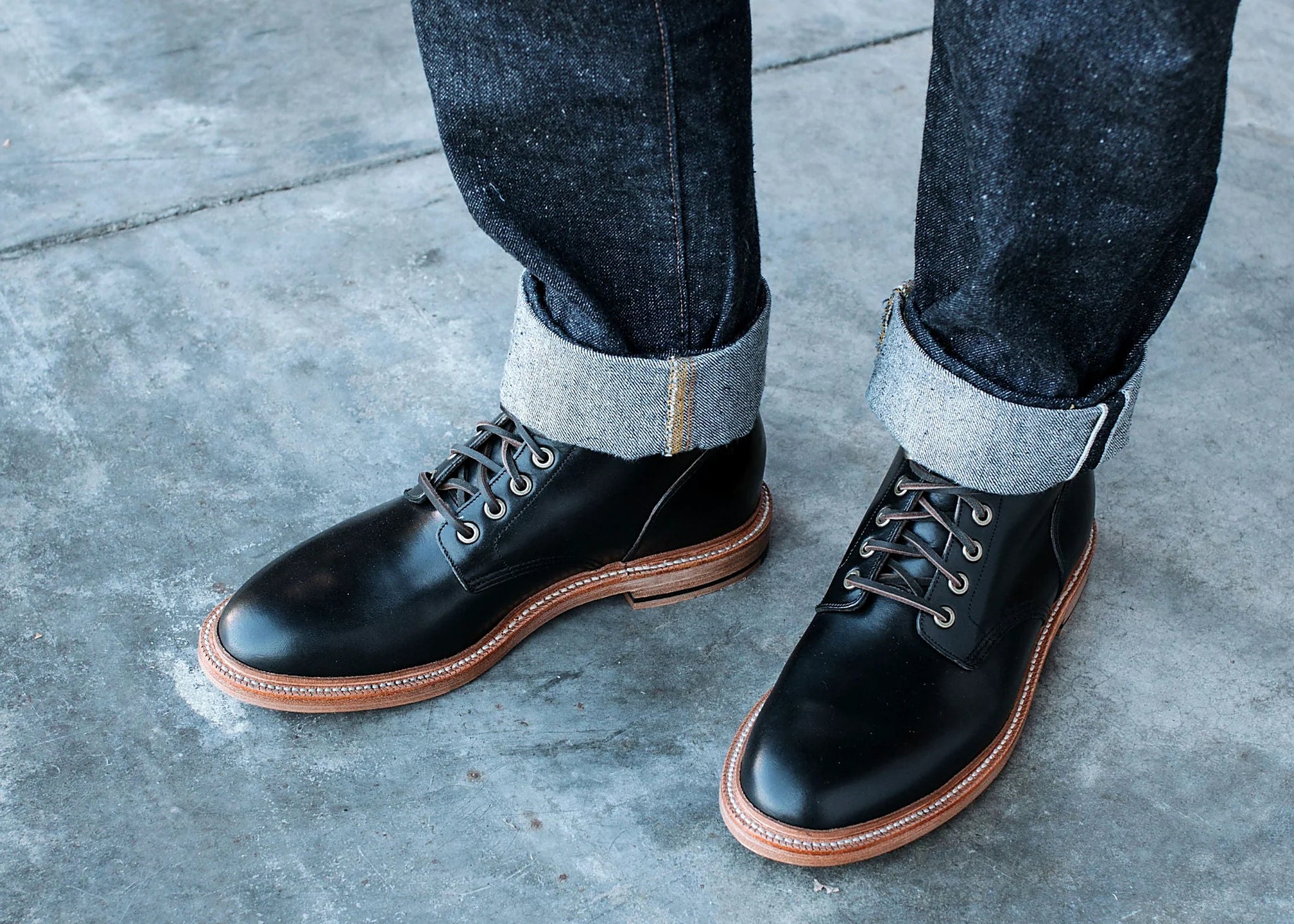 plain toe boot in Black Chromexcel with antique brass eyelets and speed hooks