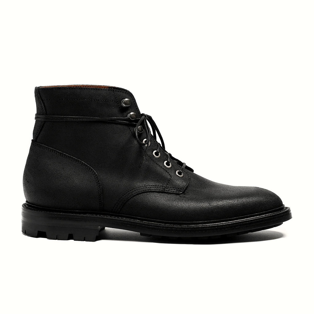 plain toe boot in Black Waxed Commander with gunmetal eyelets and speed hooks