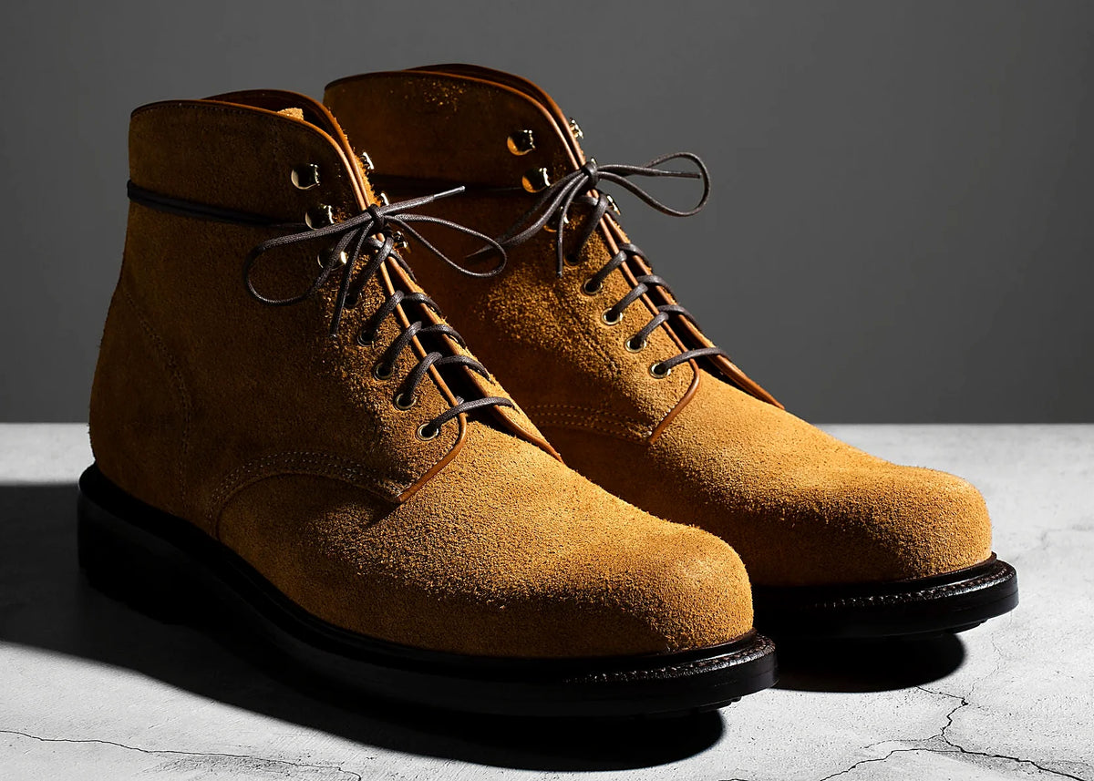 plain toe boot in Butterum Gum Oiled Desert Oasis with polished brass eyelets and speed hooks