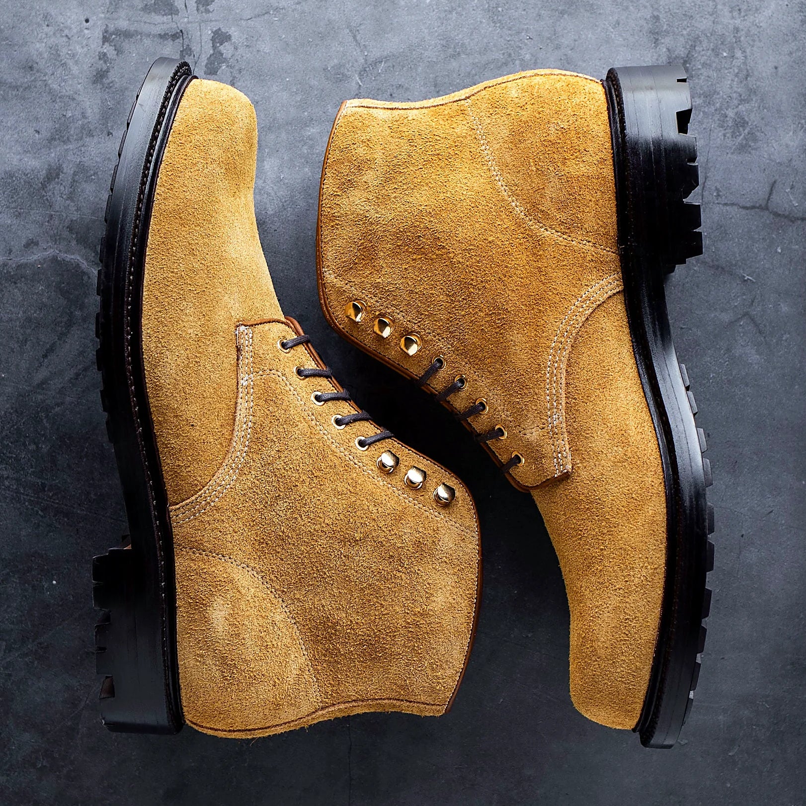 Butterum plain toe boot in Gum Oiled Desert Oasis, set on a lug rubber outsole
