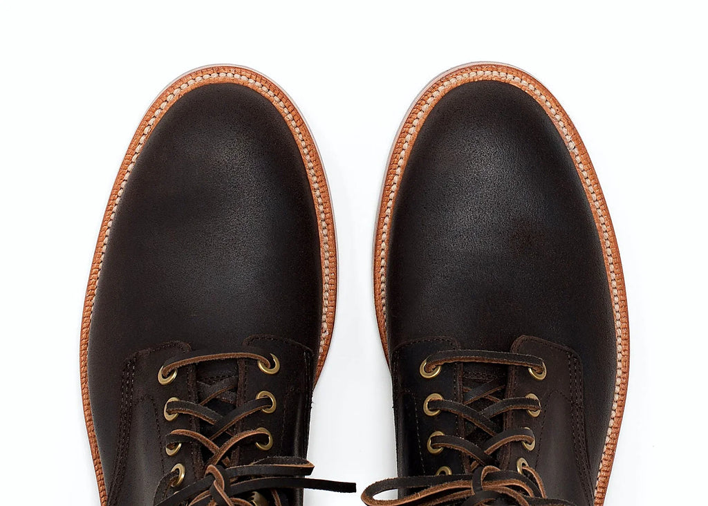 plain toe boot in Earth Waxed Commander with antique brass eyelets and speed hooks