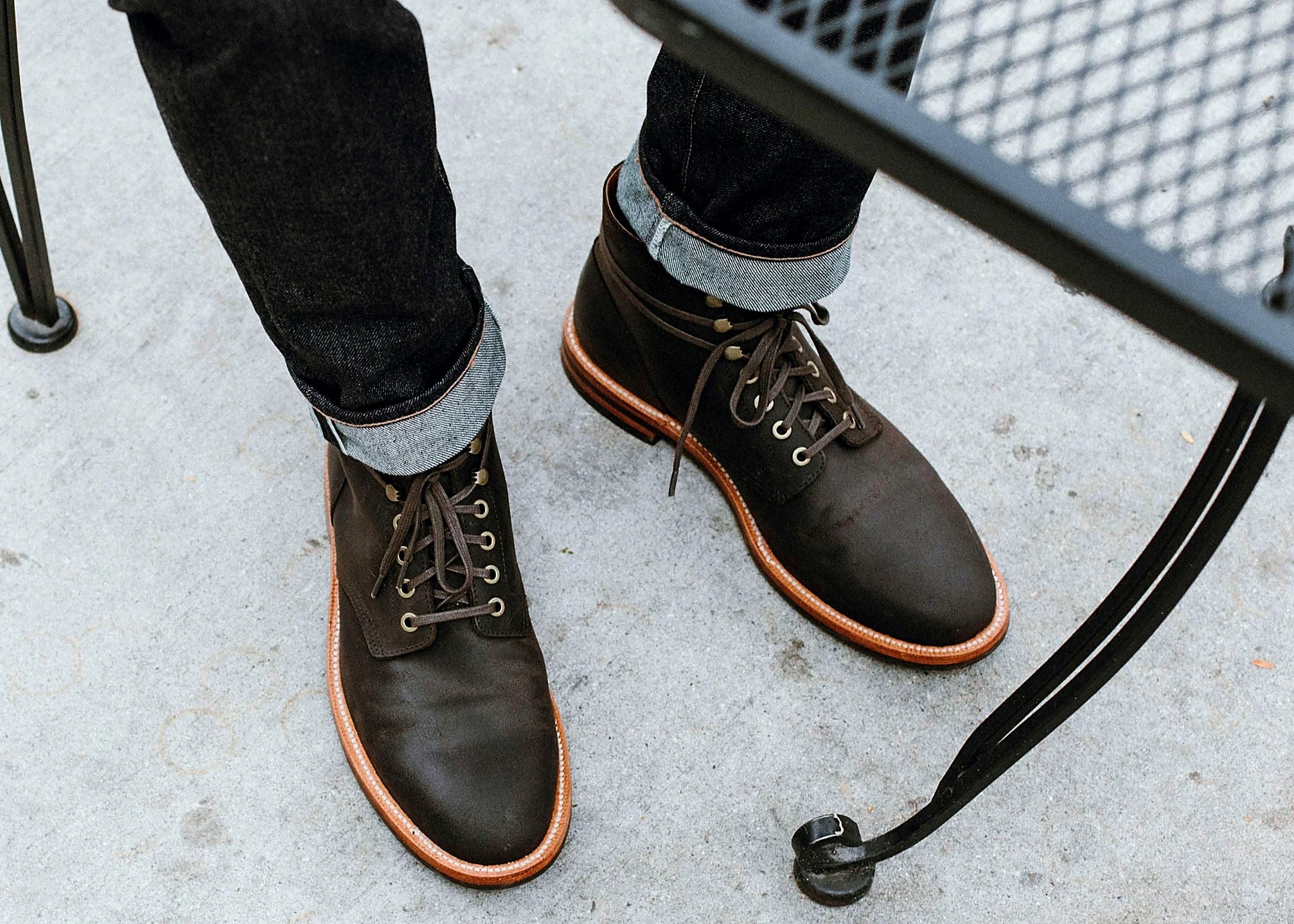 Earth plain toe boot in Waxed Commander, set on a micro stud rubber outsole