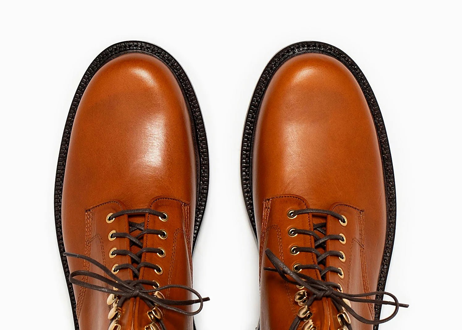 Saddle tan plain toe boot in Minerva, set on a lug rubber outsole